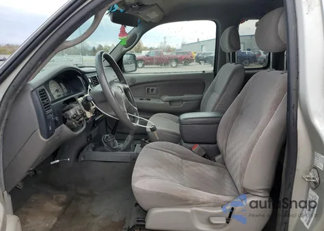 2004 Toyota Tacoma Xtracab z USA, uszkodzony, nr VIN 5TEWN72N64Z405539